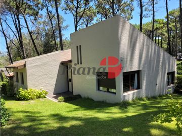 Casa en Zona Golf - Encantador entorno - Construcción Solida