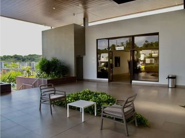 SE VENDE CASA EN PASEO DEL NORTE, BRISAS DEL GOLF $240,000 AM