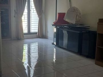 Rumah 2 Lantai Full Renovasi di Cluster Aralia Harapan Indah Bekasi