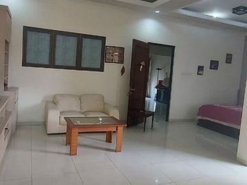 Rumah 2 Lantai Full Renovasi di Cluster Aralia Harapan Indah Bekasi