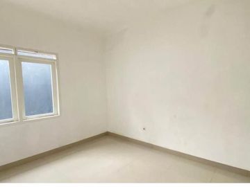 RUMAH SIAP HUNI NYAMAN 2 LANTAI TANAH LUAS DEKAT PUSAT KOTA BUAH BATU BANDUNG LOKASI STRATEGIS