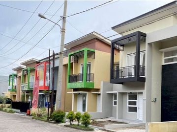 RUMAH SIAP HUNI NYAMAN 2 LANTAI TANAH LUAS DEKAT PUSAT KOTA BUAH BATU BANDUNG LOKASI STRATEGIS