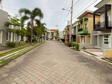RUMAH SIAP HUNI NYAMAN 2 LANTAI TANAH LUAS DEKAT PUSAT KOTA BUAH BATU BANDUNG LOKASI STRATEGIS