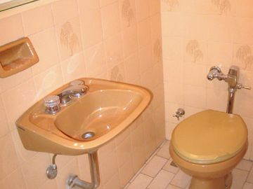VENTA : : 3 AMB C/DEPENDENCIA : : COCHERA : : CHARCAS 4300 : : U$S 239.000.-