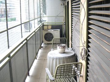 VENTA : : 3 AMB C/DEPENDENCIA : : COCHERA : : CHARCAS 4300 : : U$S 239.000.-
