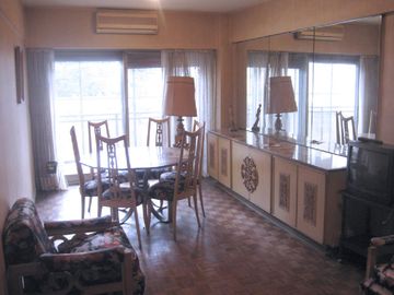 VENTA : : 3 AMB C/DEPENDENCIA : : COCHERA : : CHARCAS 4300 : : U$S 239.000.-