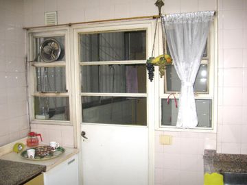 VENTA : : 3 AMB C/DEPENDENCIA : : COCHERA : : CHARCAS 4300 : : U$S 239.000.-