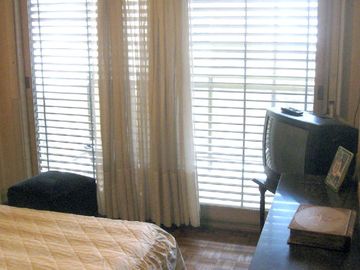VENTA : : 3 AMB C/DEPENDENCIA : : COCHERA : : CHARCAS 4300 : : U$S 239.000.-