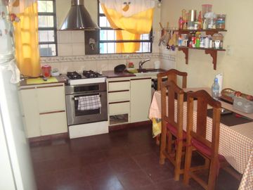 EXCEL.CASA 4 AMB, 3 DORM.+PARQUE+COCHERA + DEPTO FDO. APTO CREDITO:GALICIA, SANTANDER Y MACRO.