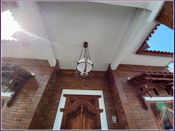 Rumah Cantik Eksklusif Nan Ciamik di Kalasan