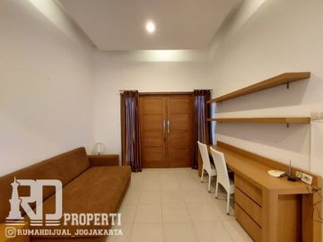 Rumah Mewah dalam Perumahan dekat Hotel Hyatt Jalan Palagan