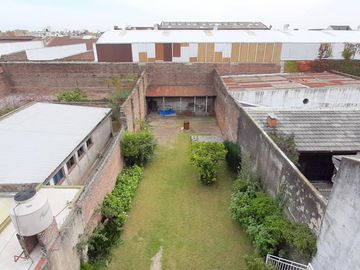 HERMOSA CASA DE ESTILO CON QUINCHO AMPLIO Y GALPON EN PLANTA BAJA EXCELENTE LOTE DE 8.66 X 45 METROS