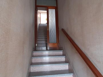 HERMOSA CASA DE ESTILO CON QUINCHO AMPLIO Y GALPON EN PLANTA BAJA EXCELENTE LOTE DE 8.66 X 45 METROS