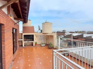 HERMOSA CASA DE ESTILO CON QUINCHO AMPLIO Y GALPON EN PLANTA BAJA EXCELENTE LOTE DE 8.66 X 45 METROS