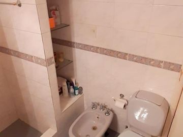 HERMOSA CASA DE ESTILO CON QUINCHO AMPLIO Y GALPON EN PLANTA BAJA EXCELENTE LOTE DE 8.66 X 45 METROS