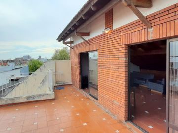 HERMOSA CASA DE ESTILO CON QUINCHO AMPLIO Y GALPON EN PLANTA BAJA EXCELENTE LOTE DE 8.66 X 45 METROS
