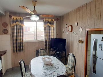 HERMOSA CASA DE ESTILO CON QUINCHO AMPLIO Y GALPON EN PLANTA BAJA EXCELENTE LOTE DE 8.66 X 45 METROS