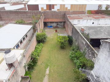 HERMOSA CASA DE ESTILO CON QUINCHO AMPLIO Y GALPON EN PLANTA BAJA EXCELENTE LOTE DE 8.66 X 45 METROS