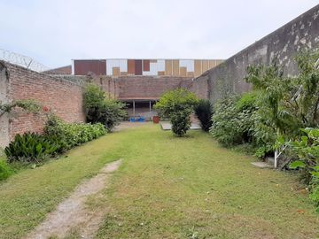 HERMOSA CASA DE ESTILO CON QUINCHO AMPLIO Y GALPON EN PLANTA BAJA EXCELENTE LOTE DE 8.66 X 45 METROS