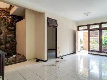 Rumah Hook 2 Lantai Luas 262 di Dewandaru Sukarno Hatta Malang