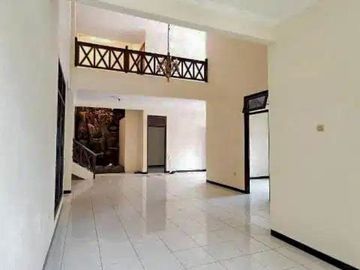 Rumah Hook 2 Lantai Luas 262 di Dewandaru Sukarno Hatta Malang