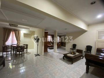 Jual Rumah di Lokasi Sangat Strategis di Pulo Mas, Hanya 6.5 M, Luas 328M2, Nego Sampai Jadi. Sudah Hak Milik. Jalan Depan Lebar 2 Mobil, Akses Tol, L