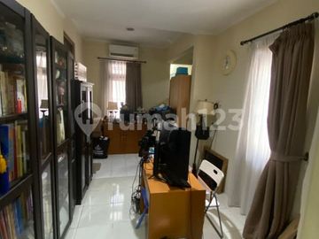 Jual Rumah di Lokasi Sangat Strategis di Pulo Mas, Hanya 6.5 M, Luas 328M2, Nego Sampai Jadi. Sudah Hak Milik. Jalan Depan Lebar 2 Mobil, Akses Tol, L