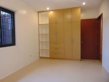 Income Generating Property with 3 Townhouses and 1 single house in Banilad, Cebu City