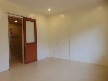 Income Generating Property with 3 Townhouses and 1 single house in Banilad, Cebu City