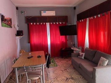 Casa 4 ambientes con cochera y fondo oportunidad