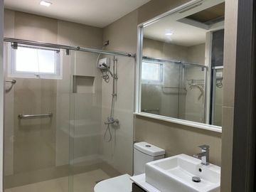 House and Lot 3 Storey For Sale in Diliman Quezon City