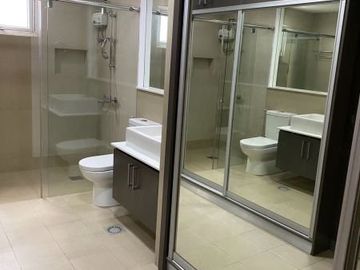 House and Lot 3 Storey For Sale in Diliman Quezon City