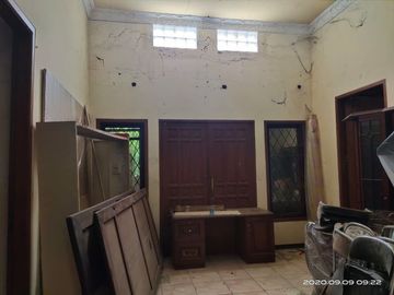 Rumah usaha disewakan Raya Opak Surabaya