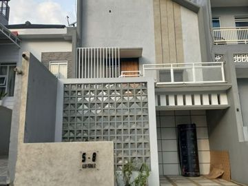 RUMAH 2 LANTAI DESIGN MODERN, 400 JT-AN FREE BIAYA2; BANDUNG
