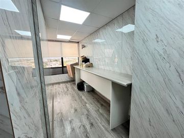 Oficina en arriendo en el centro de Talca