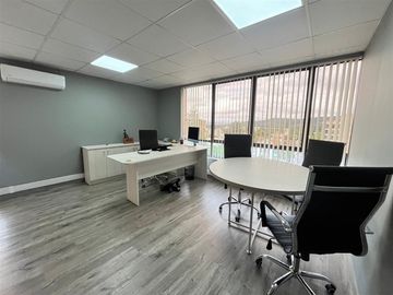 Oficina en arriendo en el centro de Talca