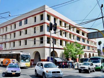 Edificio de productos en el centro de Cuernavaca en esquina