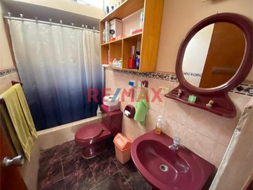 Excelente oportunidad de disfrutar de la privilegiada y tranquila ubicación de ésta hermosa Casa de solo un piso, con 200 mt2 de área de terreno por 1
