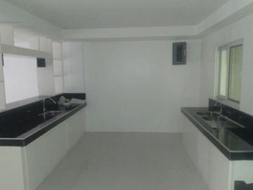 Modern House with 3 Bedroom in Angeles City Near Clark Airpo