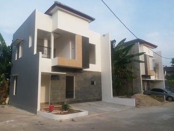 Rumah di Cikunir Bekasi Selatan,2 Lantai Deket Stasiun LRT