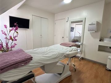Venta de Centro kinesiológico con equipamiento en Peñalolén