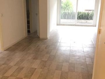 OPORTUNIDAD.- Luminoso departamento de 4 ambientes con balcón  Acas.-Vias/Santa Fe