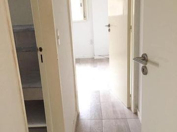 OPORTUNIDAD.- Luminoso departamento de 4 ambientes con balcón  Acas.-Vias/Santa Fe
