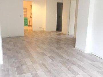 OPORTUNIDAD.- Luminoso departamento de 4 ambientes con balcón  Acas.-Vias/Santa Fe