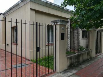 AVELLANEDA 1600 - Casa en Ph 4 ambientes -   Acepta propiedad en parte de pago