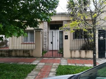 AVELLANEDA 1600 - Casa en Ph 4 ambientes -   Acepta propiedad en parte de pago