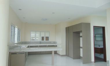 5-Bedroom House With Swimming Pool - F.A. 562.60 sqm
