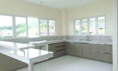 5-Bedroom House With Swimming Pool - F.A. 562.60 sqm