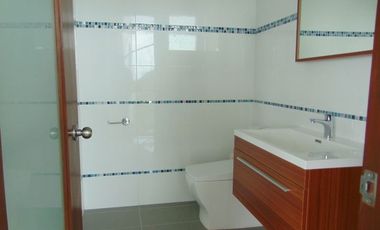 5-Bedroom House With Swimming Pool - F.A. 562.60 sqm