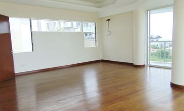 5-Bedroom House With Swimming Pool - F.A. 562.60 sqm